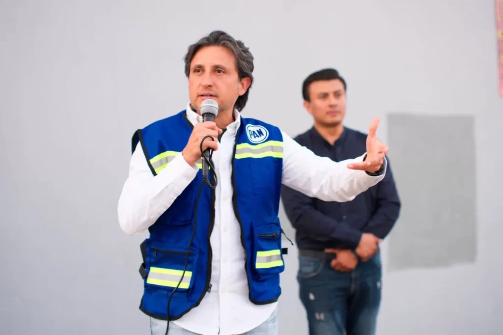 Cobija José Juan Espinosa como suplente a Germán Escalante Ponce para mantener a su padre prófugo de la justicia, quien es acusado por el delito de pedofilia