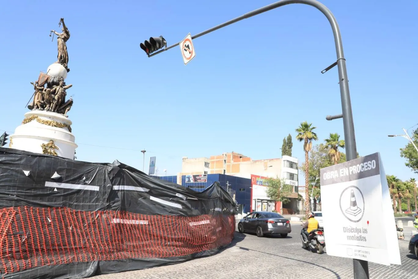 Por mantenimiento en la Avenida Juárez hay reducción de carriles