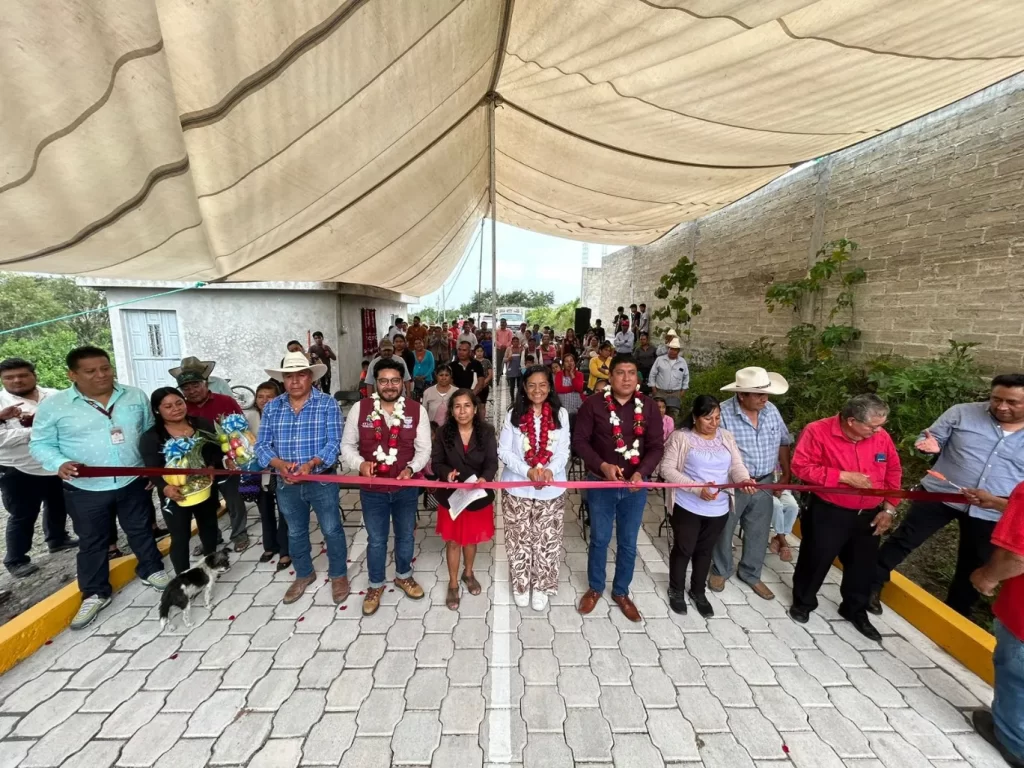 Ariadna Ayala continúa entregando obras con sentido social en juntas ...