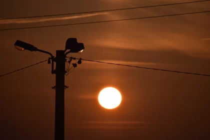 Hasta 30 reportes diarios por fallas luminarias recibe Servicios Públicos