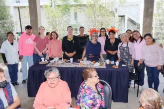 Lupita Fernández encabeza desayuno con adultos mayores de San Pedro Cholula