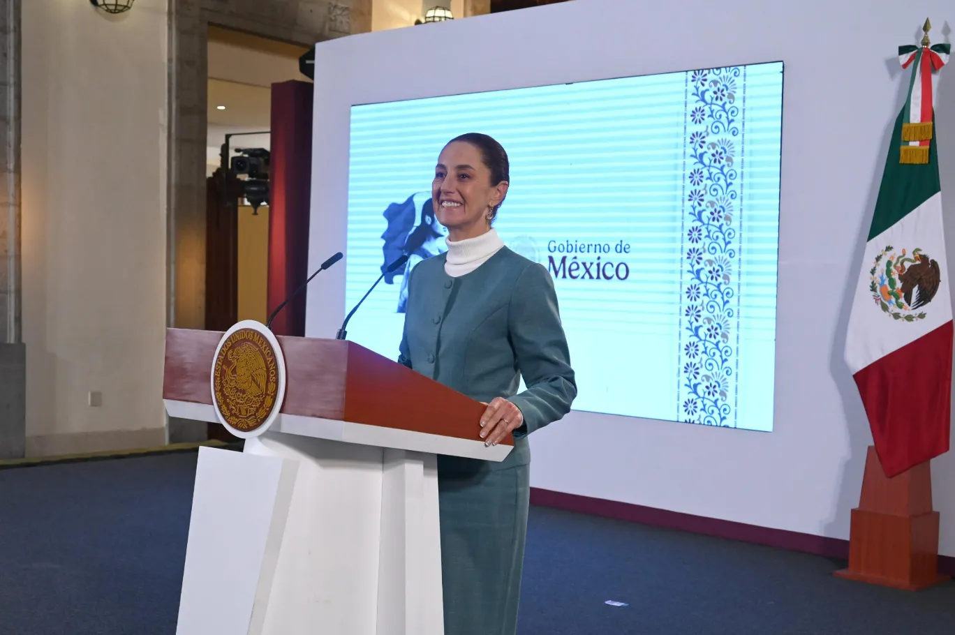 Presidenta Claudia Sheinbaum anuncia reducción del 5% al costo del gobierno de México
