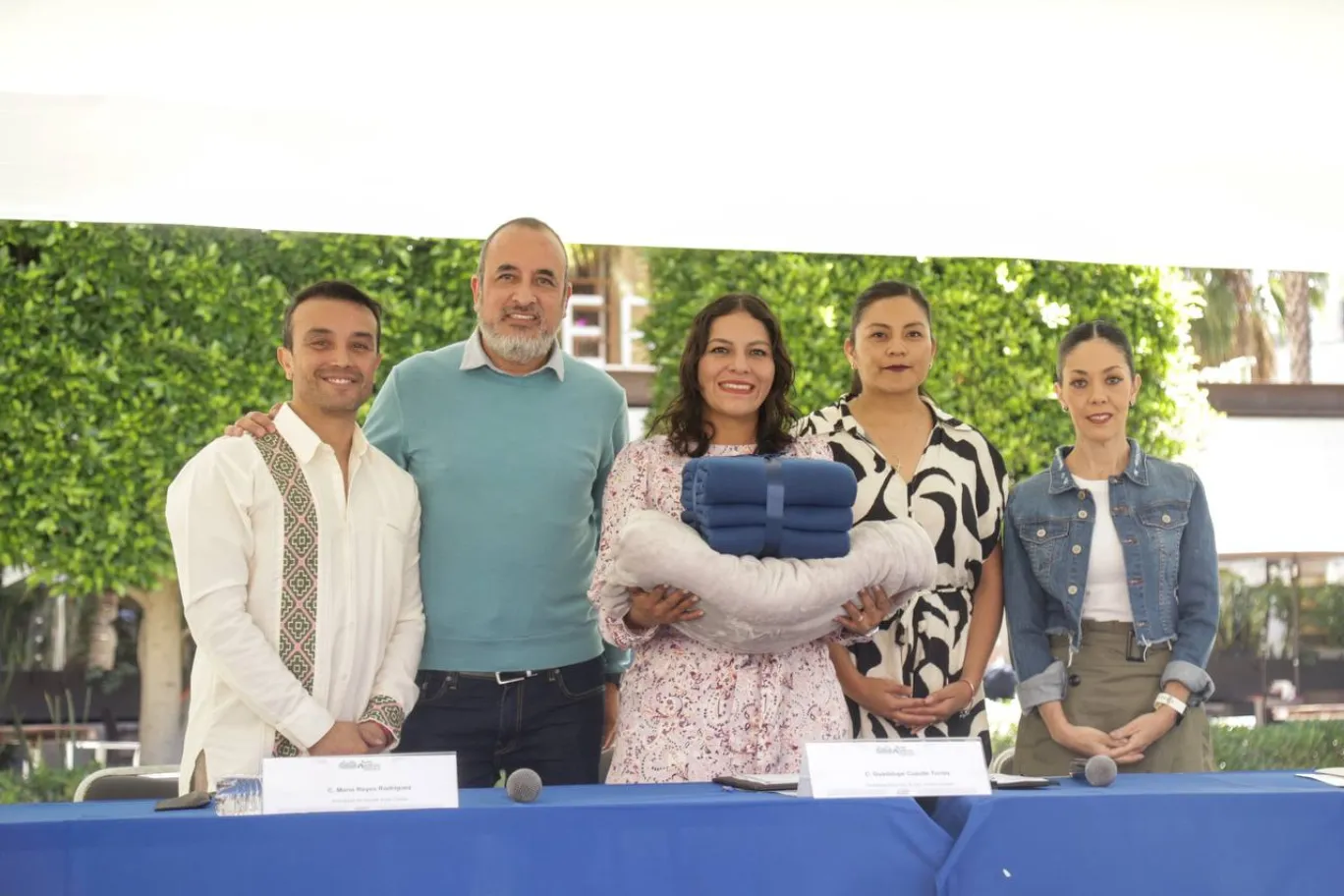 Lupita Cuautle presenta la cuarta edición de los programas “abrigo solidario” y “canasta navideña”