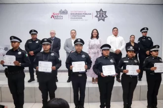 Entrega Lupita Cuautle uniformes a policías de San Andrés Cholula