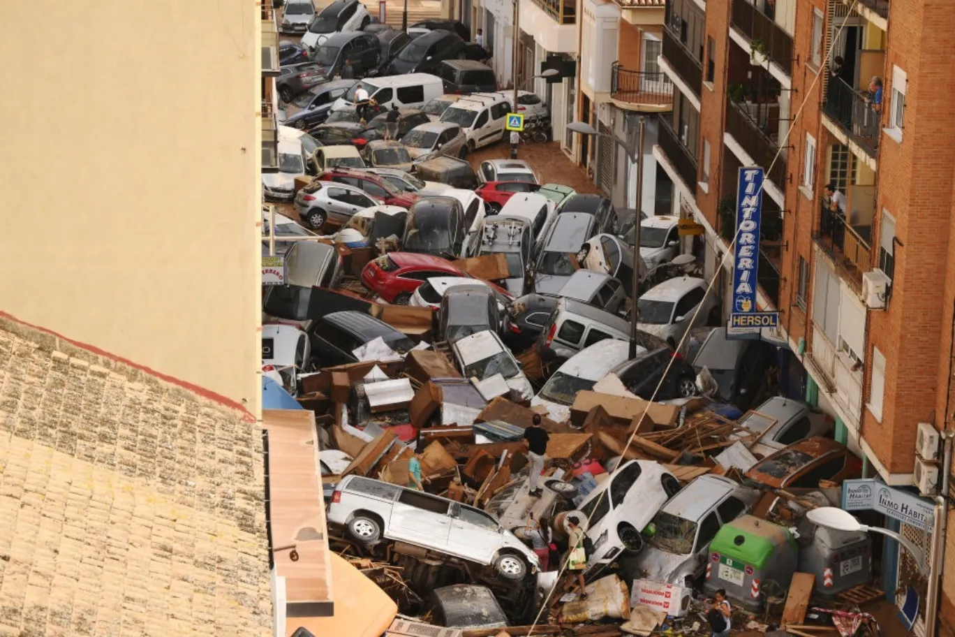 Más de 100 muertos por la DANA en España: buscan a los desaparecidos con drones