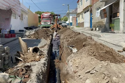 SOAPAMA sustituye tubería de drenaje sanitario en la colonia los Ángeles