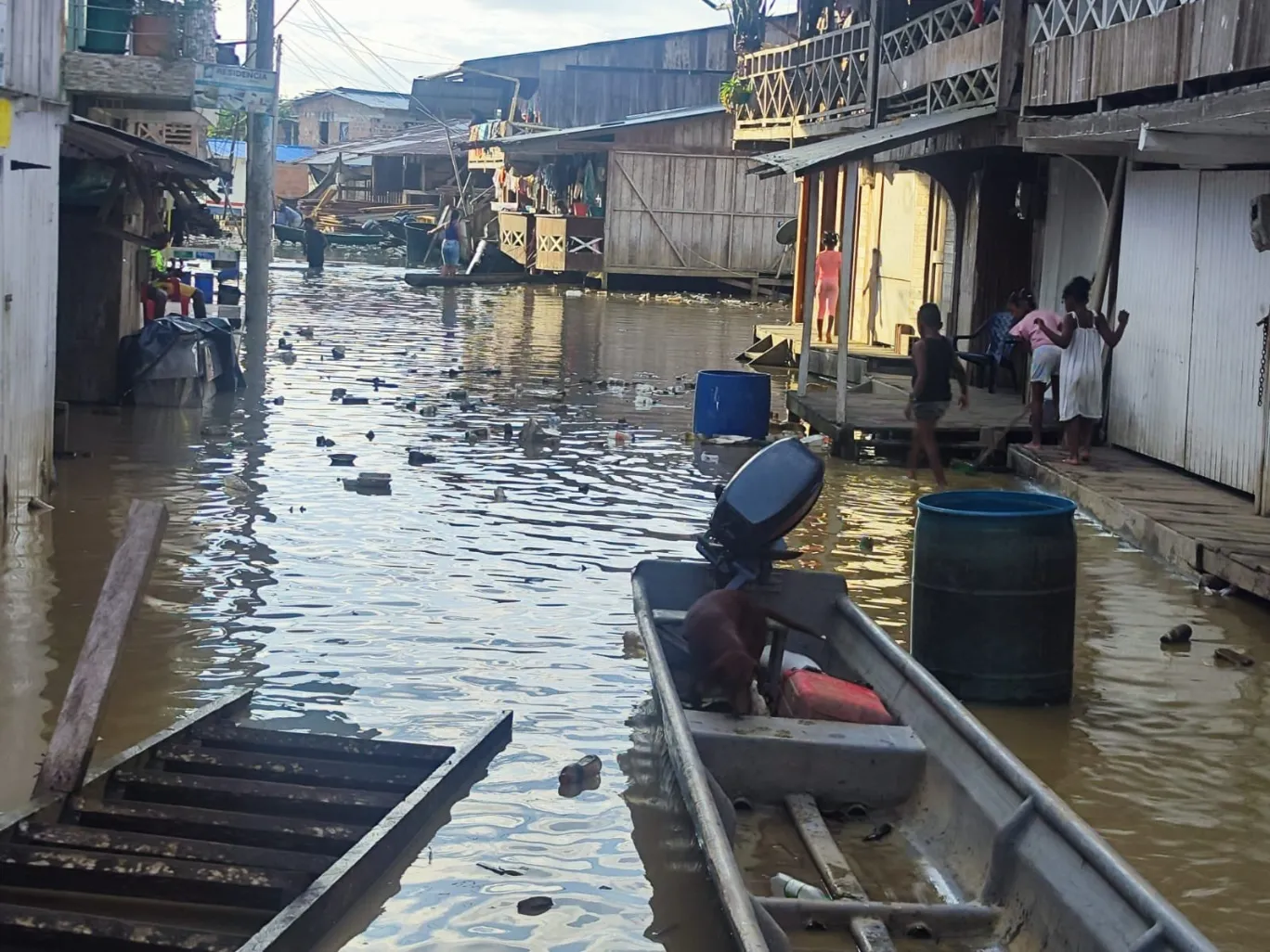 Fenómeno “La Niña” deja lluvias con devastaciones que afectan a casi 50 mil familias en Colombia