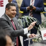 No a las etiquetas políticas, sí al reconocimiento de funcionarios públicos: Alejandro Armenta