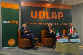 Presentan segunda edición del libro Muchas cuentas, pocos cuentos: el PIB de México y más allá