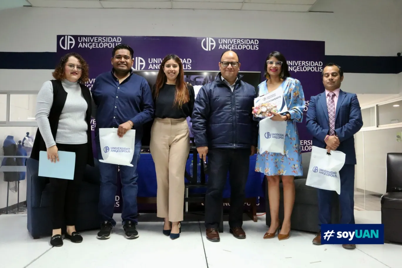 Alejandra Escandón presentó su libro en la Universidad Angelópolis