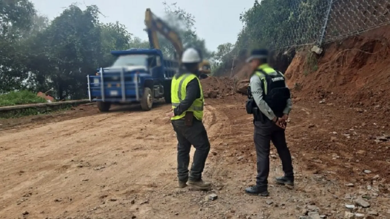 Por desplazamiento de rocas, CAPUFE declara emergencia técnica en autopista Acatzingo-Puebla