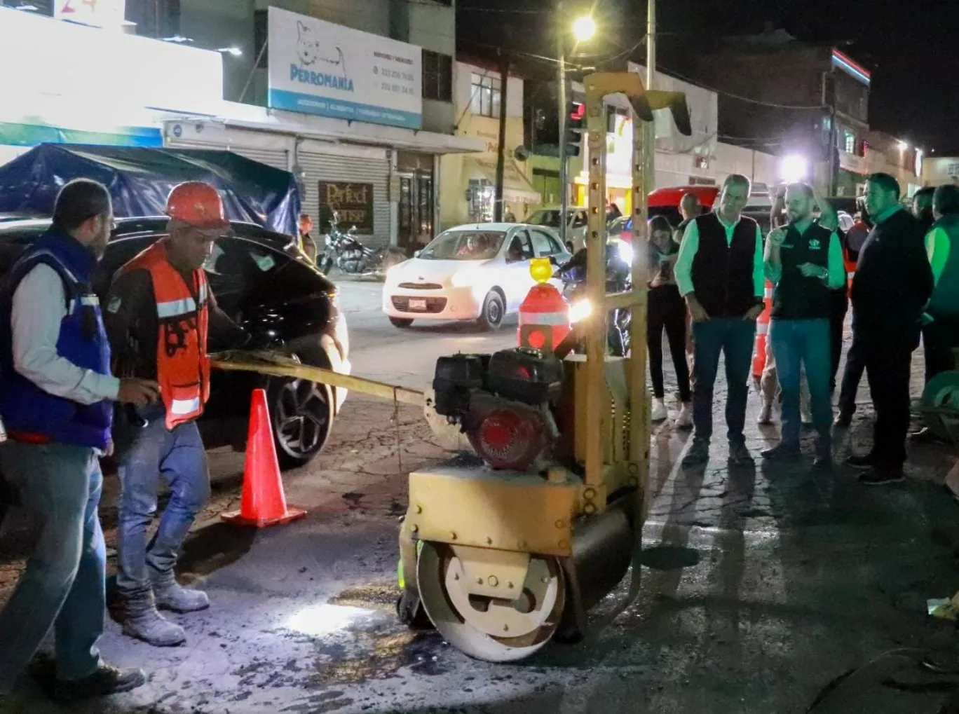 Pepe Chedraui supervisa trabajos de Bacheo Nocturno de la capital