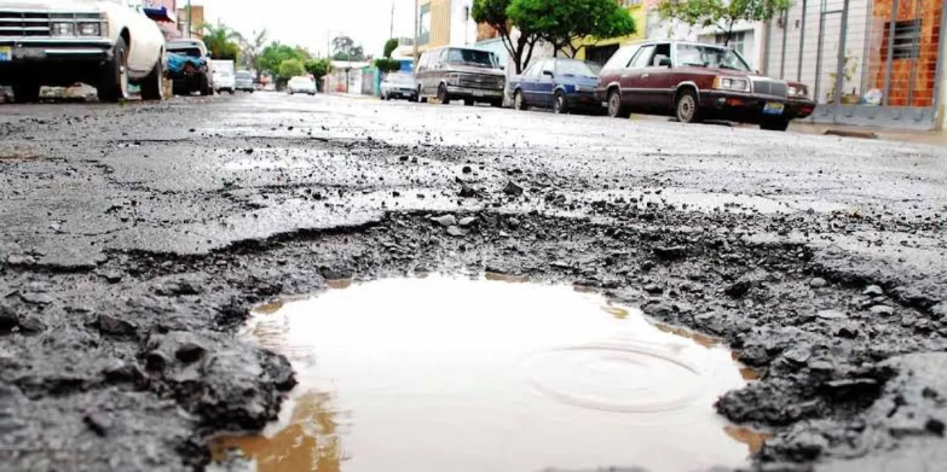 Gobierno estatal repara 70 vialidades a través del Bacheo Nocturno