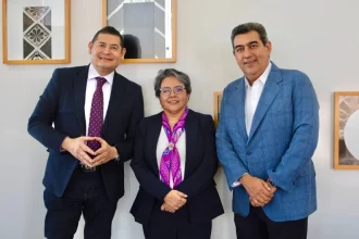 Salomón Céspedes y Alejandro Armenta se Reúnen con Raquel Buenrostro en Puebla