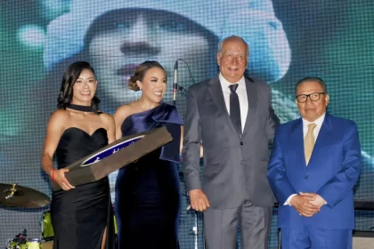 Gaby 'La Bonita' Sánchez recibe el galardón 'Enrique Montero' y reafirma su compromiso con la juventud y el deporte en Puebla