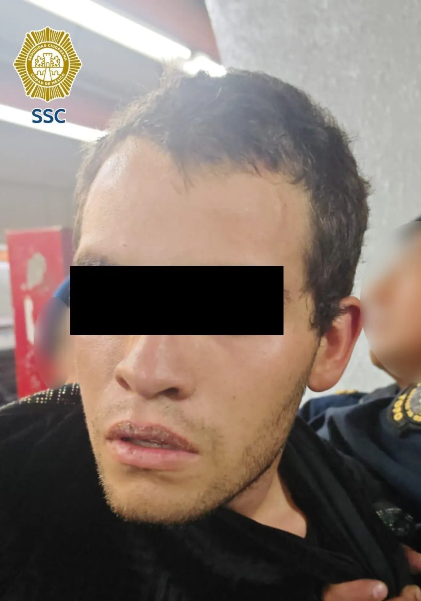 Hombre agrede a 4 personas con un cuchillo en Metro Tacubaya