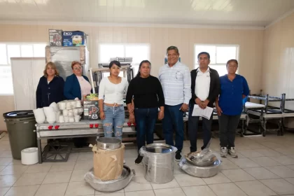 Realiza SMDIF entrega de mobiliario para el reequipamiento de desayunadores