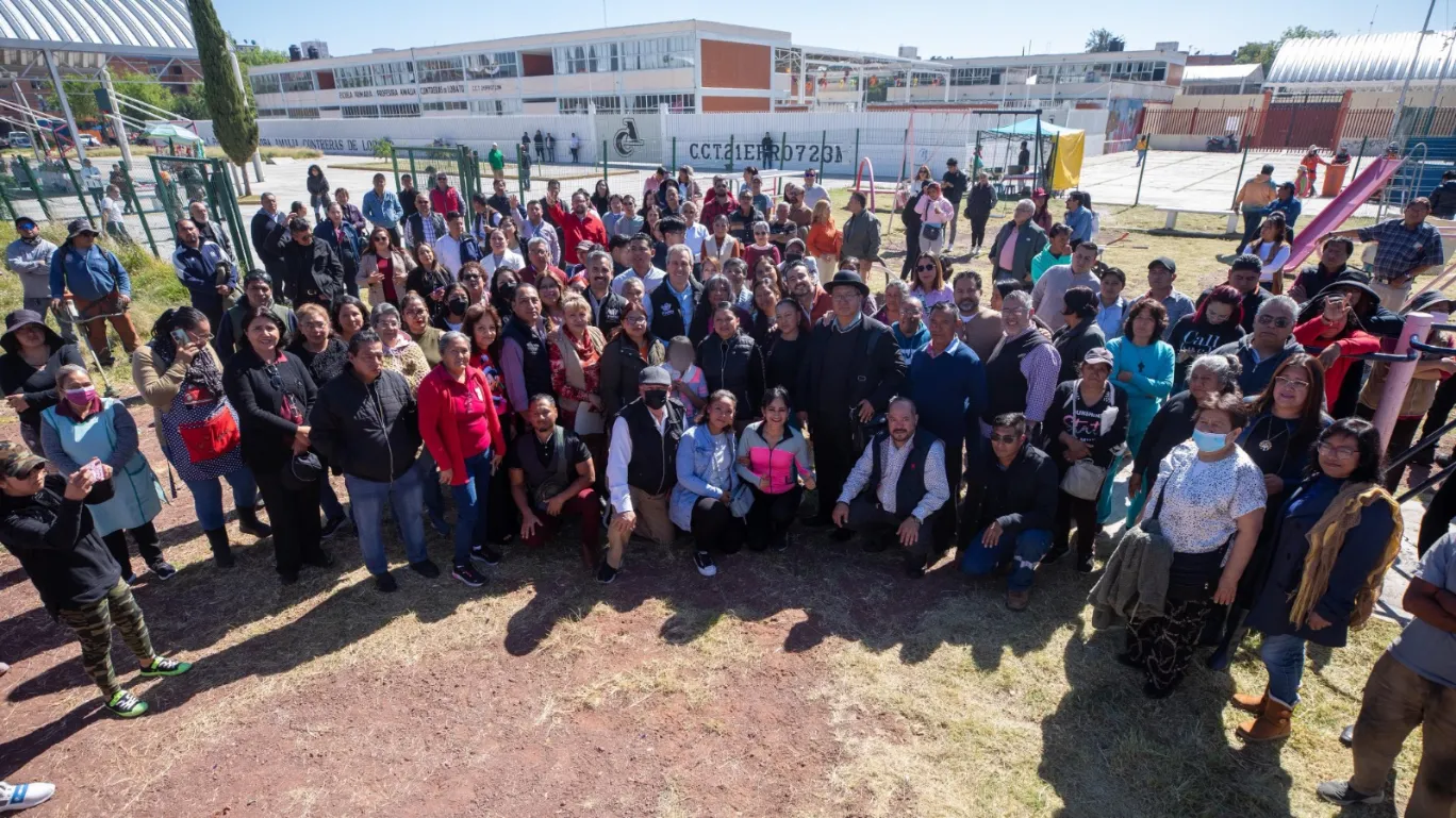 Acude Pepe Chedraui a jornada de mantenimiento integral en la Plaza Principal de Agua Santa