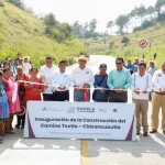 Entregan construcciones de caminos en Chiconcuautla y Tepetzintla, así como la rehabilitación de un tramo carretero en Tlapacoya