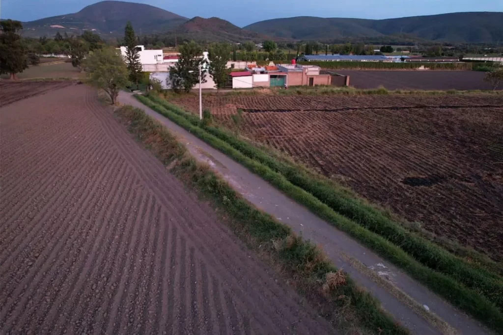 Ariadna Ayala inicia mejoramiento de caminos agrícolas en comunidades de Atlixco