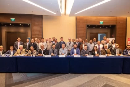 Pepe Chedraui se reúne con empresarios y jóvenes de la capital