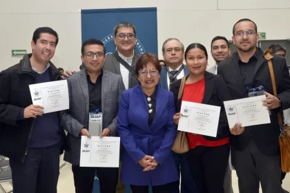 Entrega Rectora Lilia Cedillo constancias de capacitación a personal administrativo