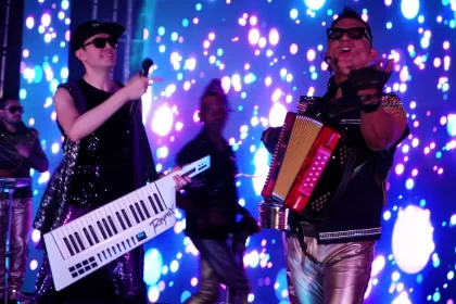 Raymix y Mexikolombia fusionaron su talento en el sencillo “Aléjate de mí”
