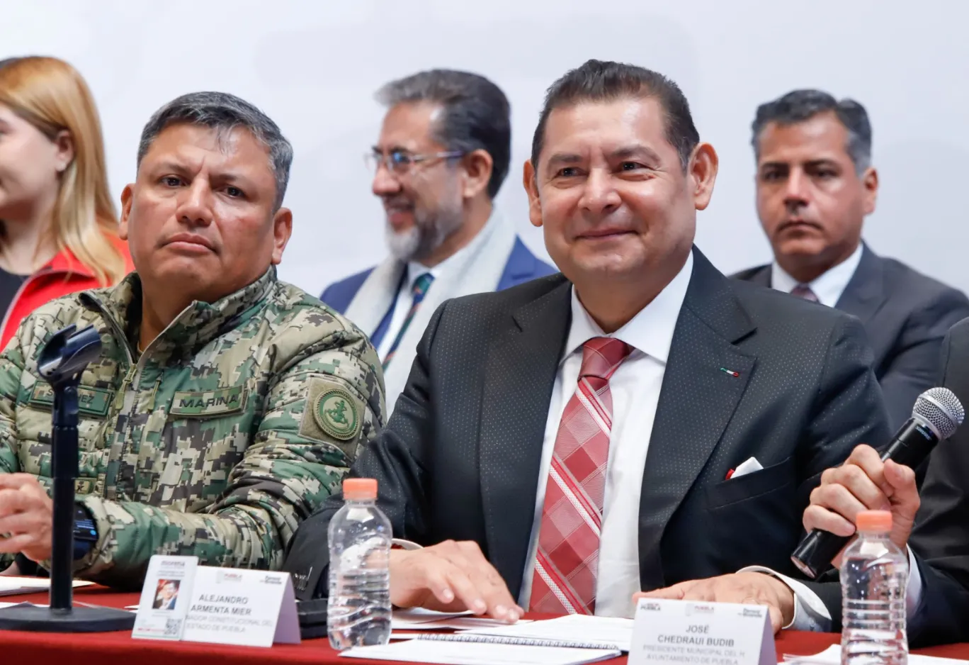 Viviendas y empleo ofrecerá Armenta a migrantes poblanos deportados de EE UU