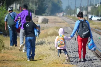327 poblanos deportados de EE.UU. Armenta promete 3 mil plazas de empleo