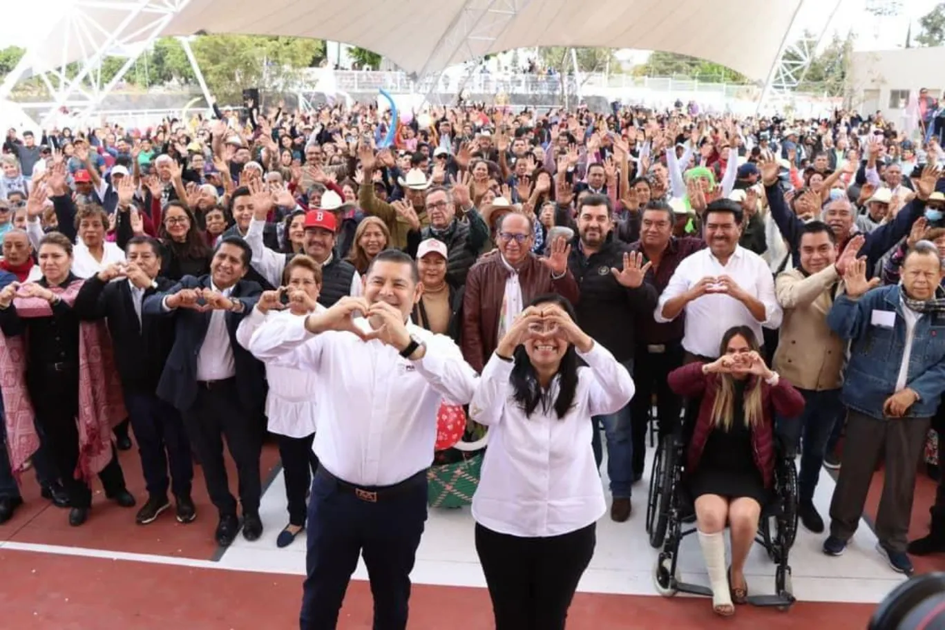 Alejandro Armenta y Ariadna Ayala inauguran la casa del Abue Atlixquense