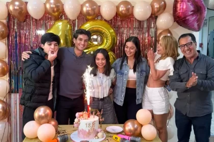 Elenco y producción de “A. Mar” le festejaron su cumpleaños a Karla Gaytán