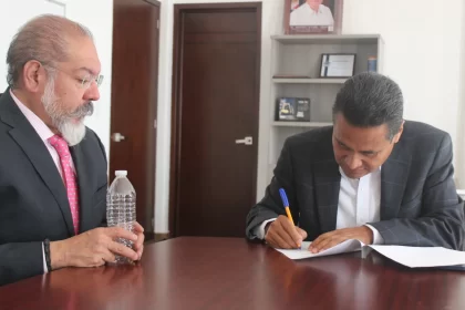 Firma alcalde de Coronango convenio con la Universidad Tec de Oriente