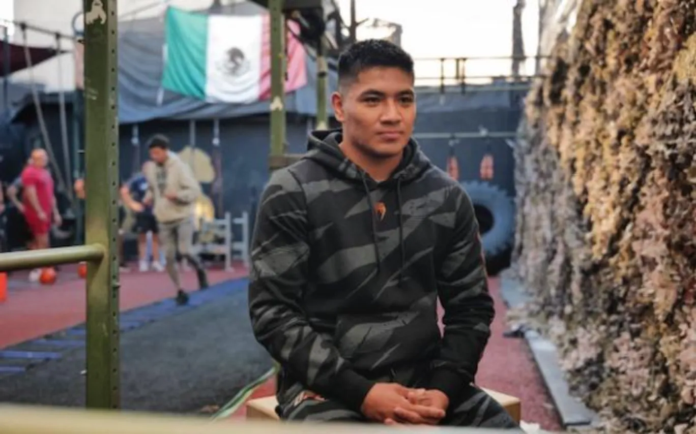 Médico peleador de la UFC dedicará su próxima pelea a quienes luchan contra enfermedades y al personal de salud del IMSS; llama a la reactivación física gradual