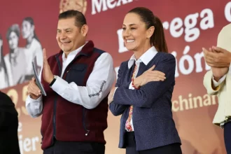 Sheinbaum y Armenta otorgan 556 nuevas tarjetas “Pensión Mujeres Bienestar” en Huauchinango
