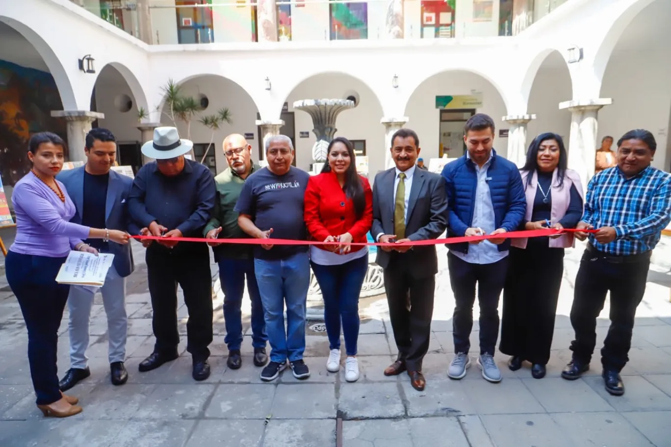 Exposición "Mexicanos en Nueva York" en la presidencia municipal de San Pedro Cholula