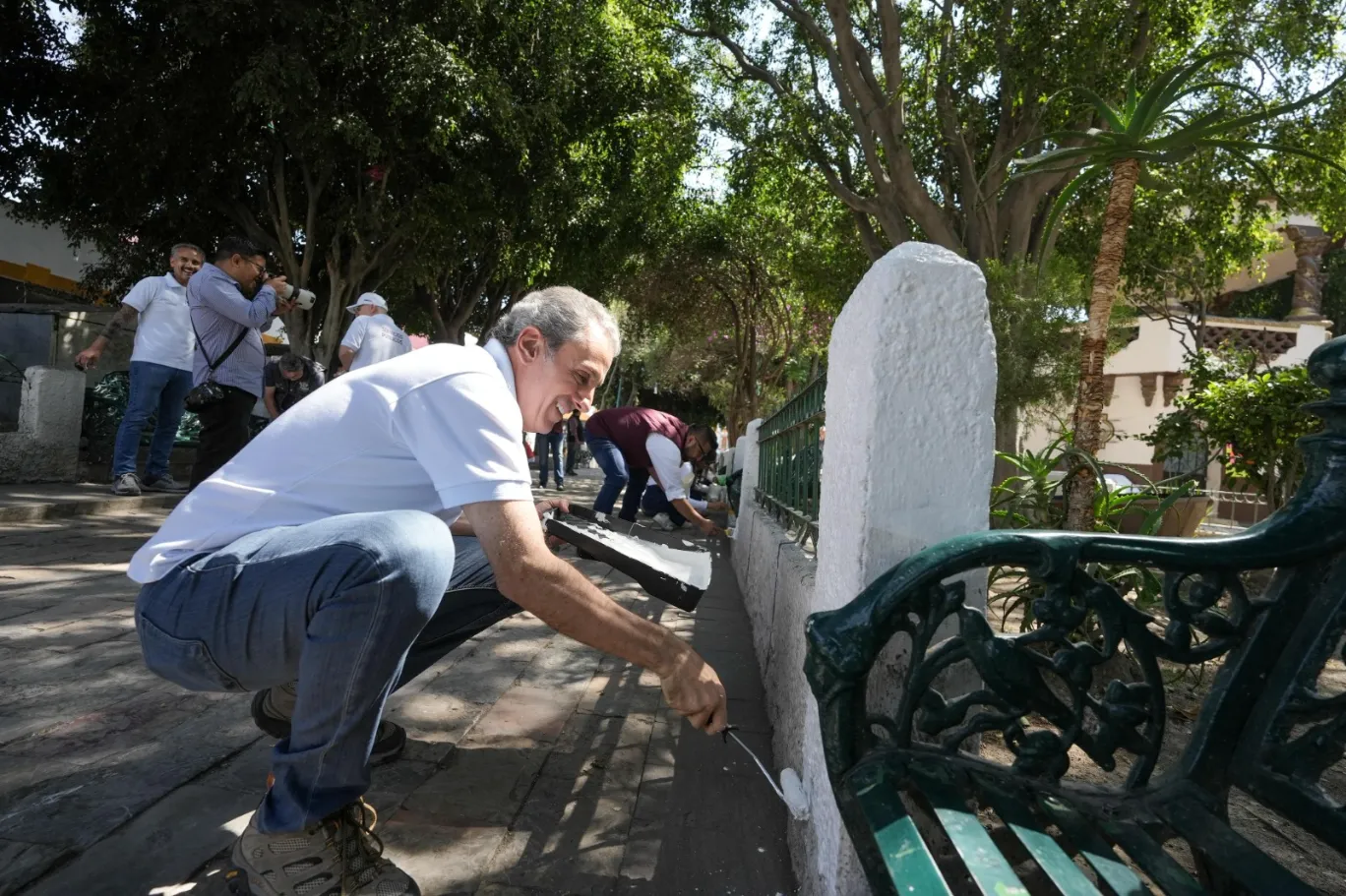 Impulsa Pepe Chedraui faena de conservación en el parque principal de San Jerónimo Caleras