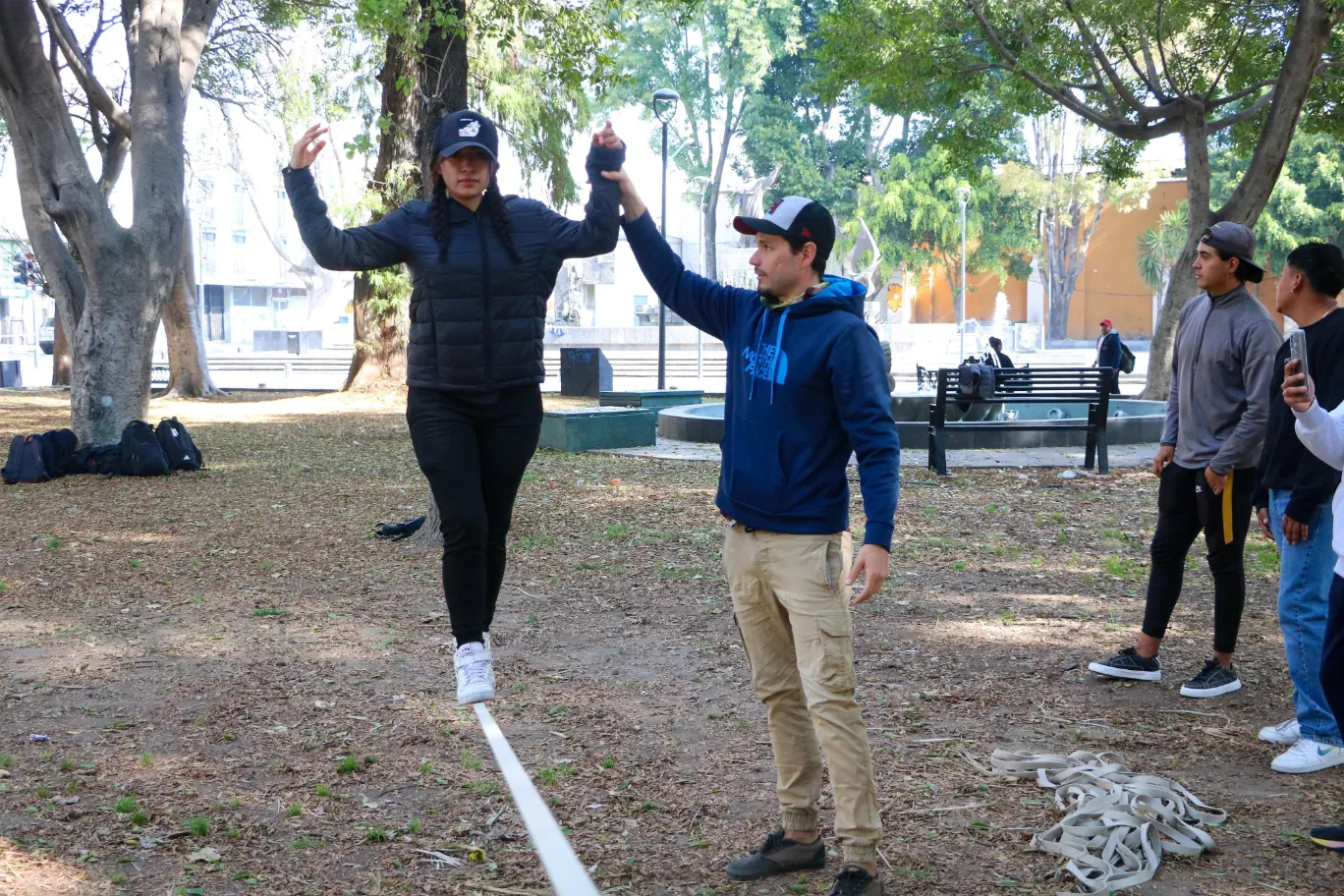 Equilibrio, emoción y deporte en la Vía Recreativa de Puebla con el Slackline
