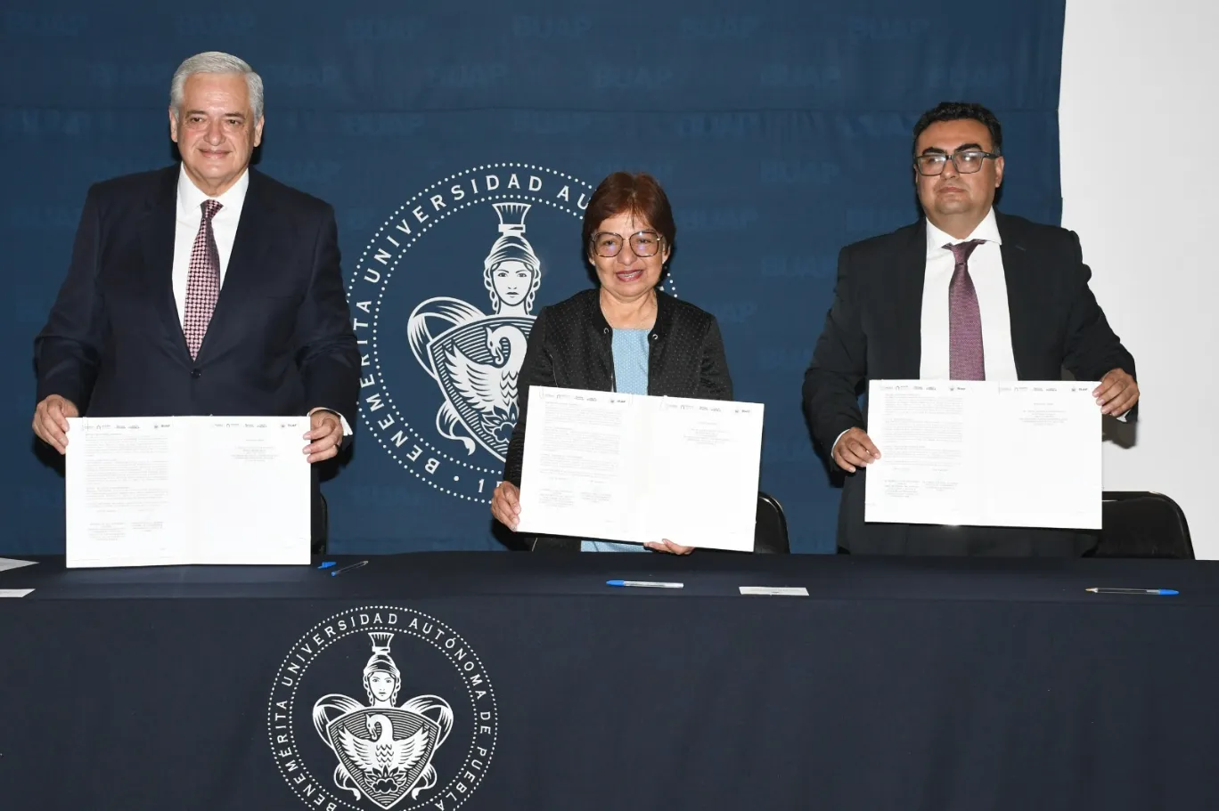 Signan convenio BUAP e ISSSTEP en materia académica, científica y tecnológica