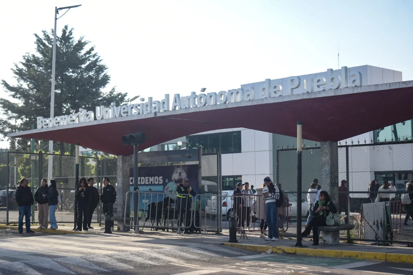 Este lunes regresan a clases universitarios y estudiantes de preparatoria de la BUAP