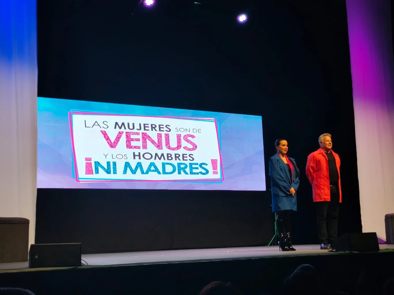 Las mujeres son de Venus, los hombres ¡ni madres!: Un éxito total en Puebla
