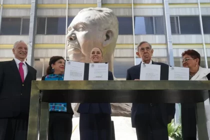 Claudia Sheinbaum firma decreto de leyes energéticas