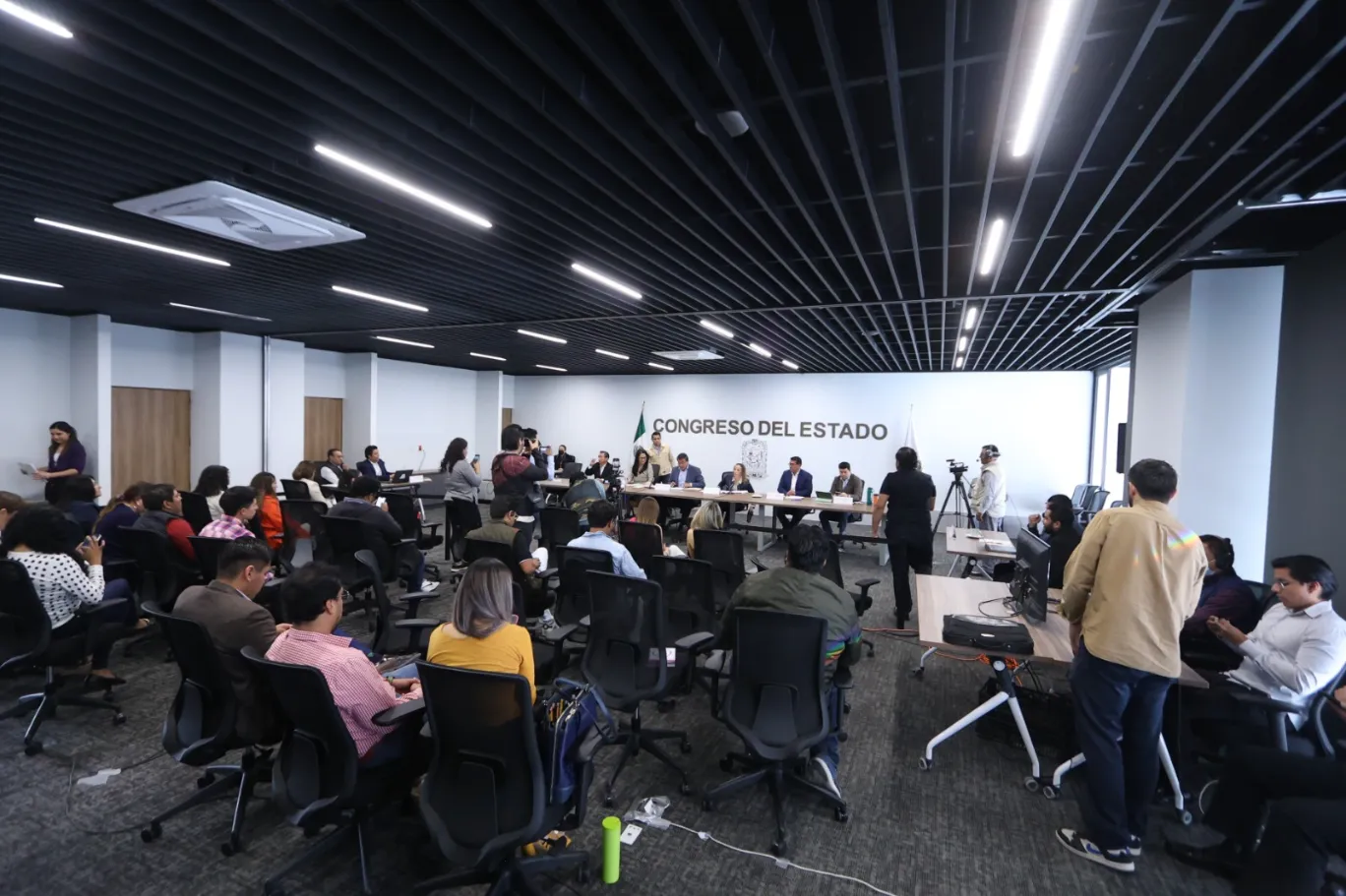 Aprueban en Comisión del Congreso el establecimiento de la figura de Diputado Migrante