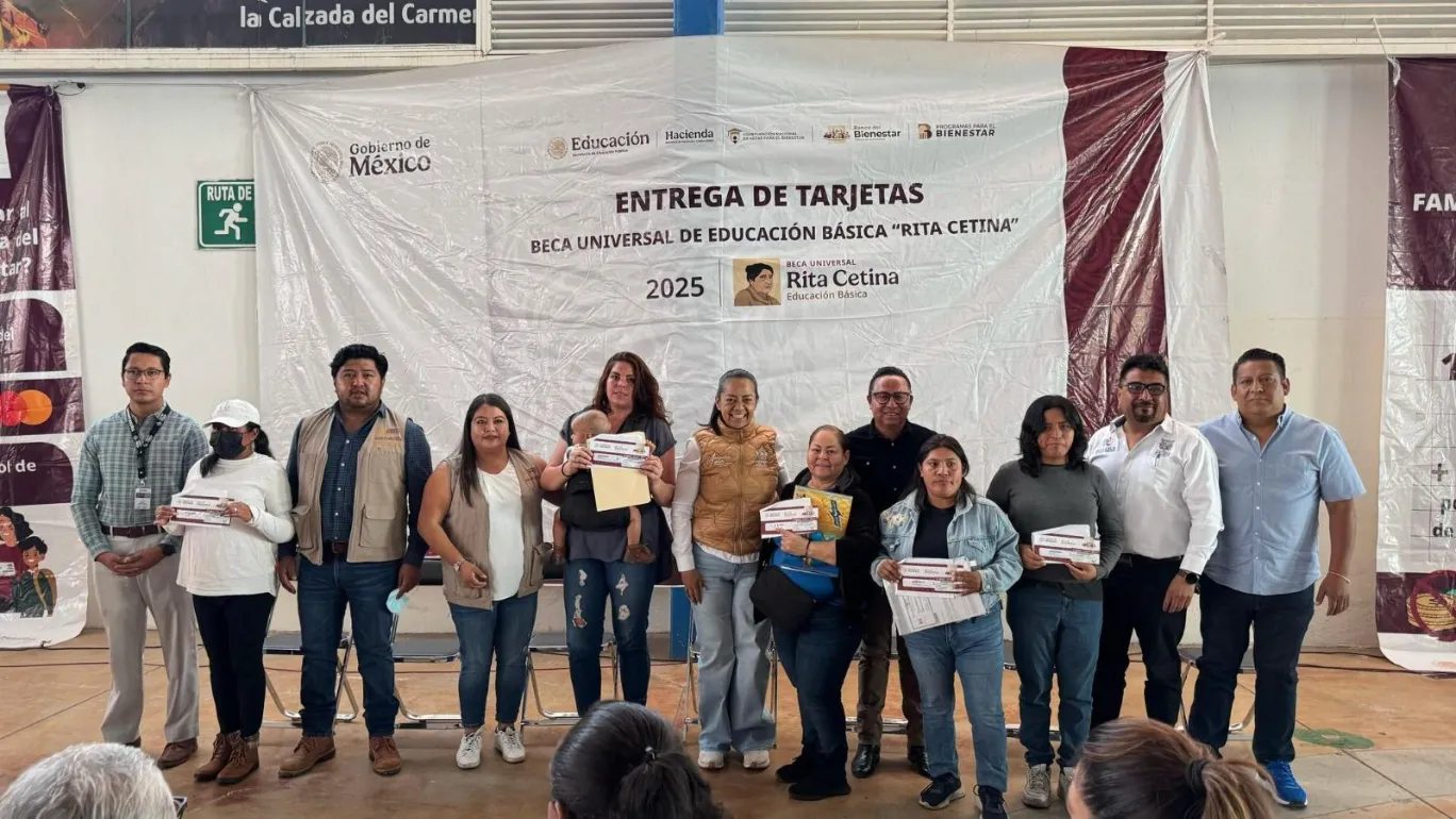 Ariadna Ayala encabeza nueva entrega de Becas Rita Cetina en Atlixco