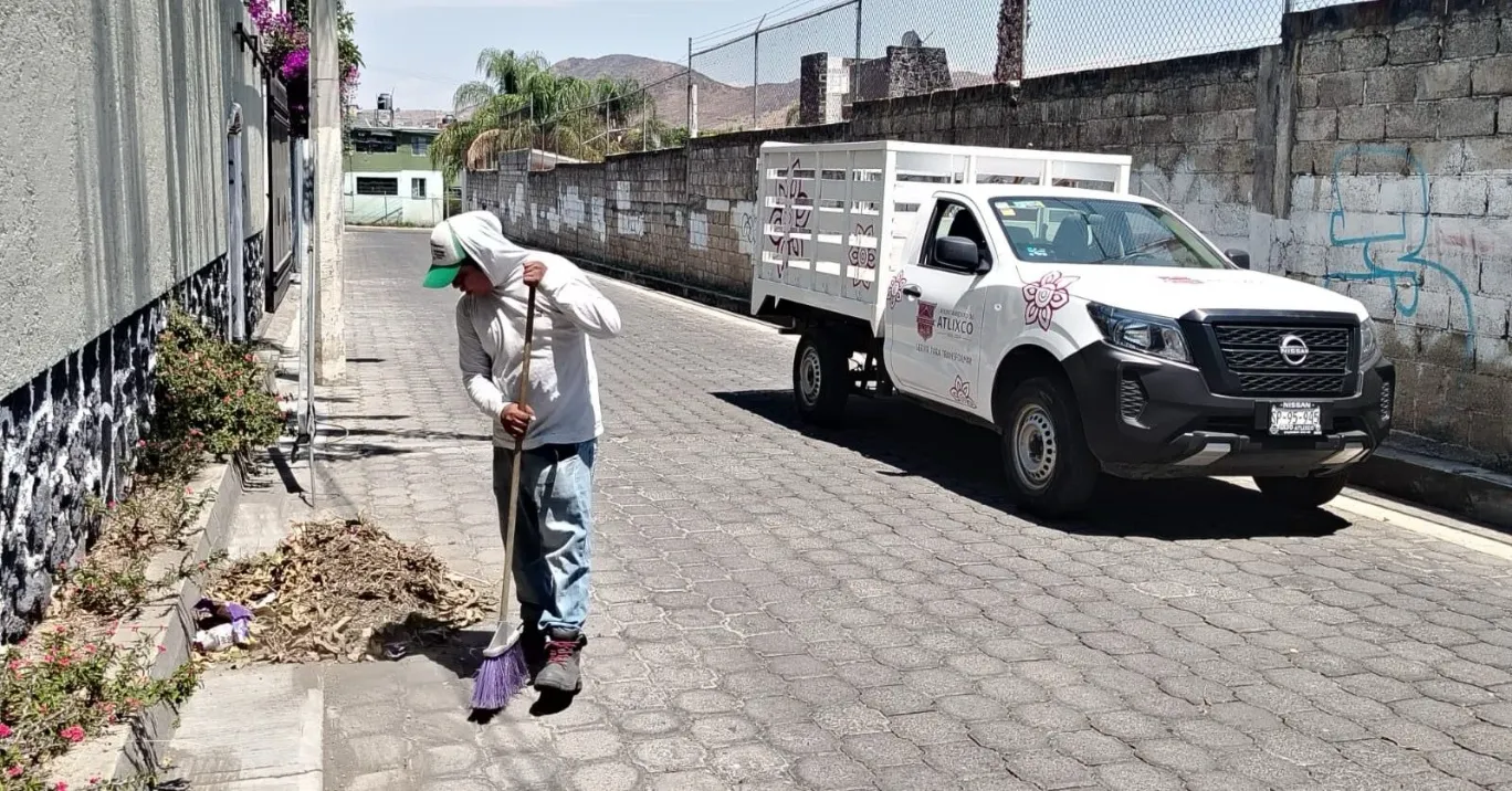 Atlixco sigue floreciendo: gobierno municipal transforma espacios públicos con esfuerzo diario