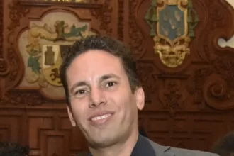 Egresado de la FCC avanza en el desarrollo de robots con expresiones faciales humanas