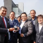 El gobernador Alejandro Armenta entregó 10 taxis eléctricos y 6 autobuses como parte de la modernización del transporte público