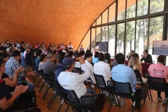 Entrega gobierno estatal cartas de registros de nuevas marcas poblanas