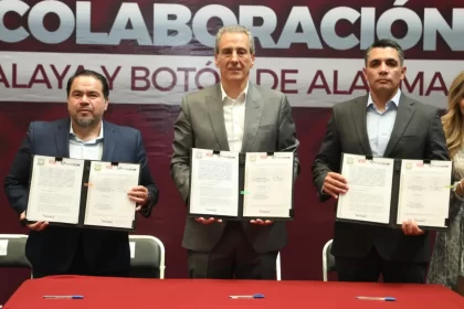 Pepe Chedraui firma convenio “Torres Atalaya y Botón de Alarma OXXO”