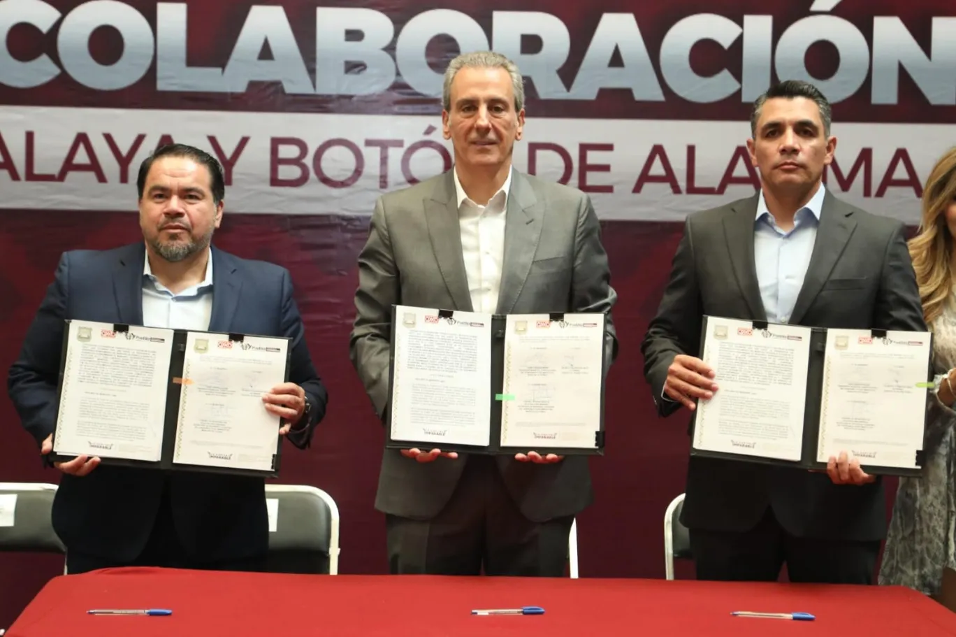Pepe Chedraui firma convenio “Torres Atalaya y Botón de Alarma OXXO”