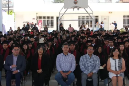 Gradúan a 98 alumnos de preparatoria abierta en centros de desarrollo comunitario de la capital